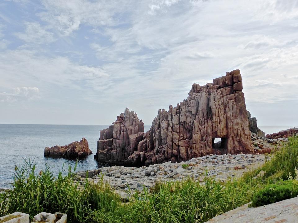 Vacanze in sardegna: cosa fare e visitare durante un soggiorno ... Roccia antica soggiorno